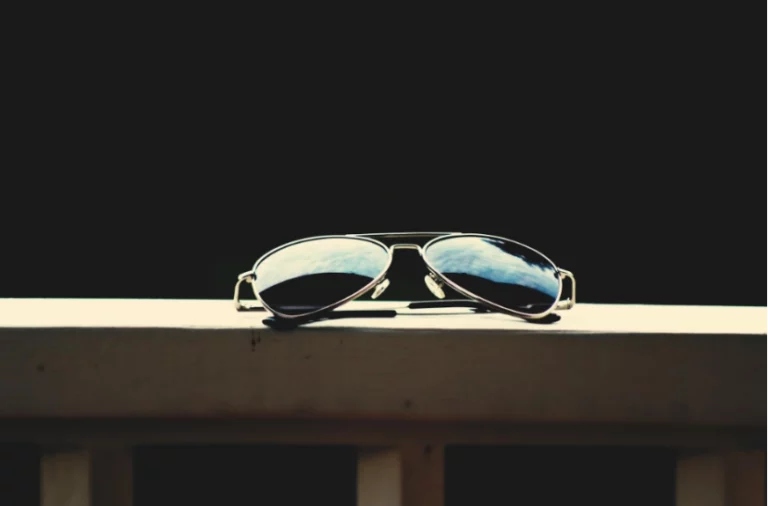 Las mejores banderas rojas al comprar de un fabricante de gafas de sol (y cómo verificar rápidamente)